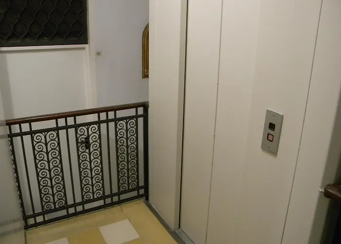 House Due Torri * بولونيا